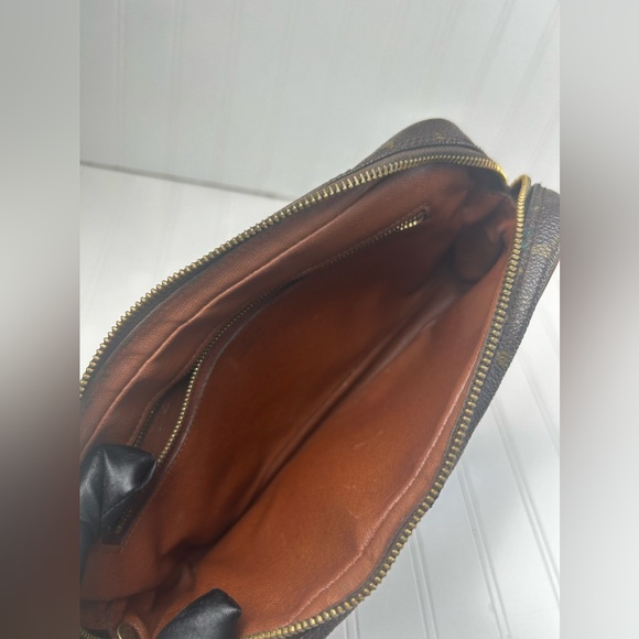 Louis Vuitton
Marly Dragonne GM Clutch Bag - Picture 9 of 14